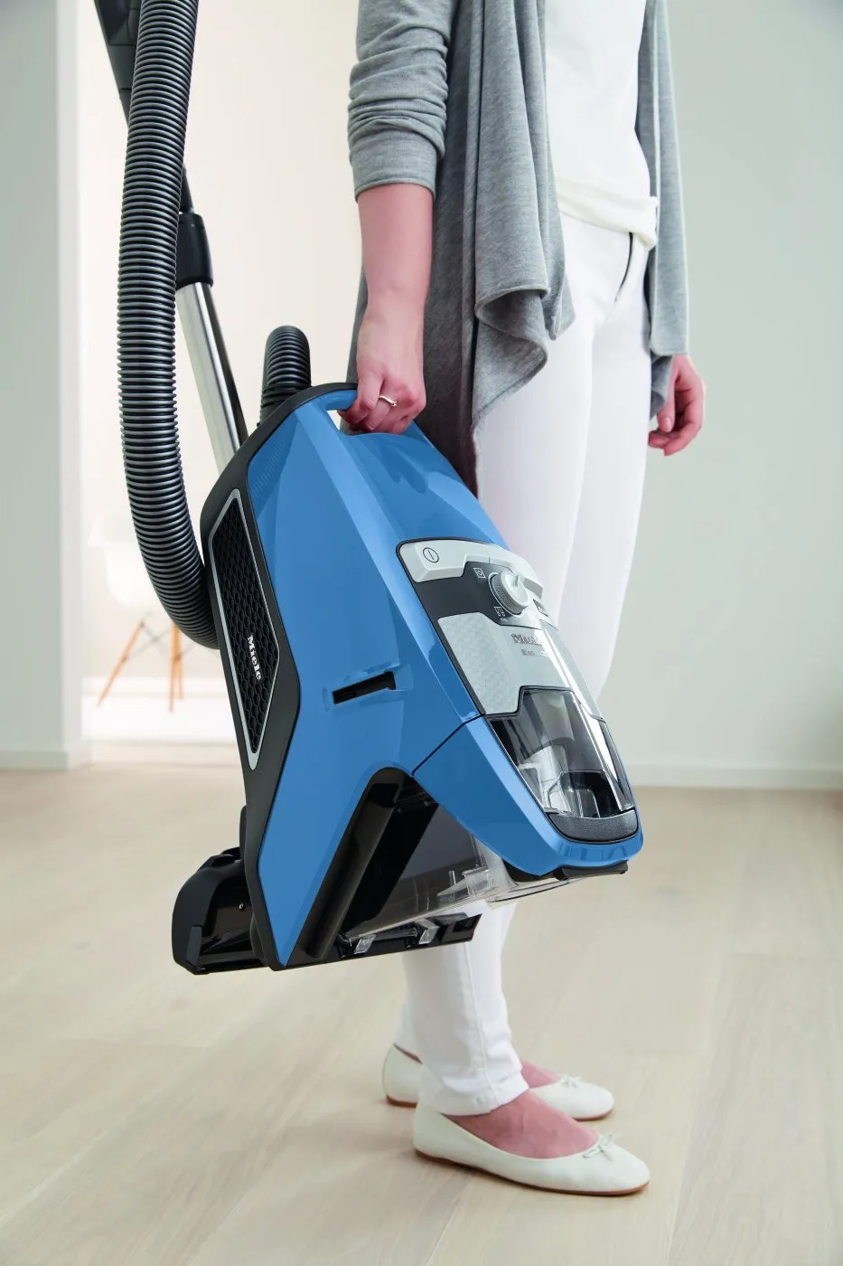 Miele Blizzard CX1 Turbo Team Bagless Vacuum Cleaner, Tech Blue - Powerful Suction, Easy to Use - Image 3